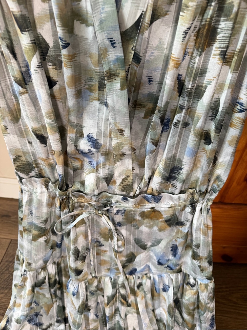 White House Black Market Pleated Maxi Dress Abstract Metallic Print Small NWOT - Picture 3 of 8